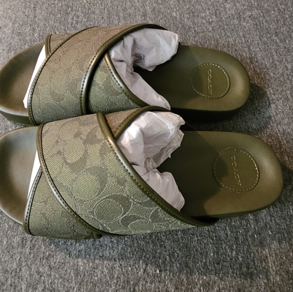 Coach slides only sz 9 left - Picture 4 of 5